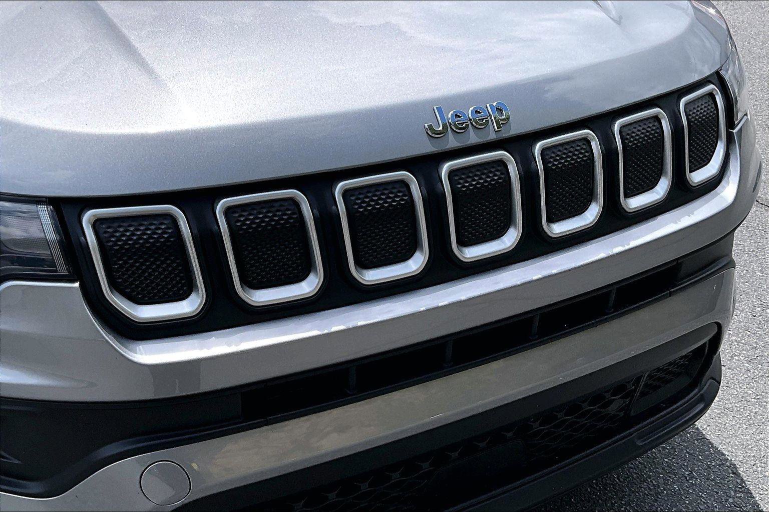 Certified 2022 Jeep Compass Latitude AWD/4WD image 29