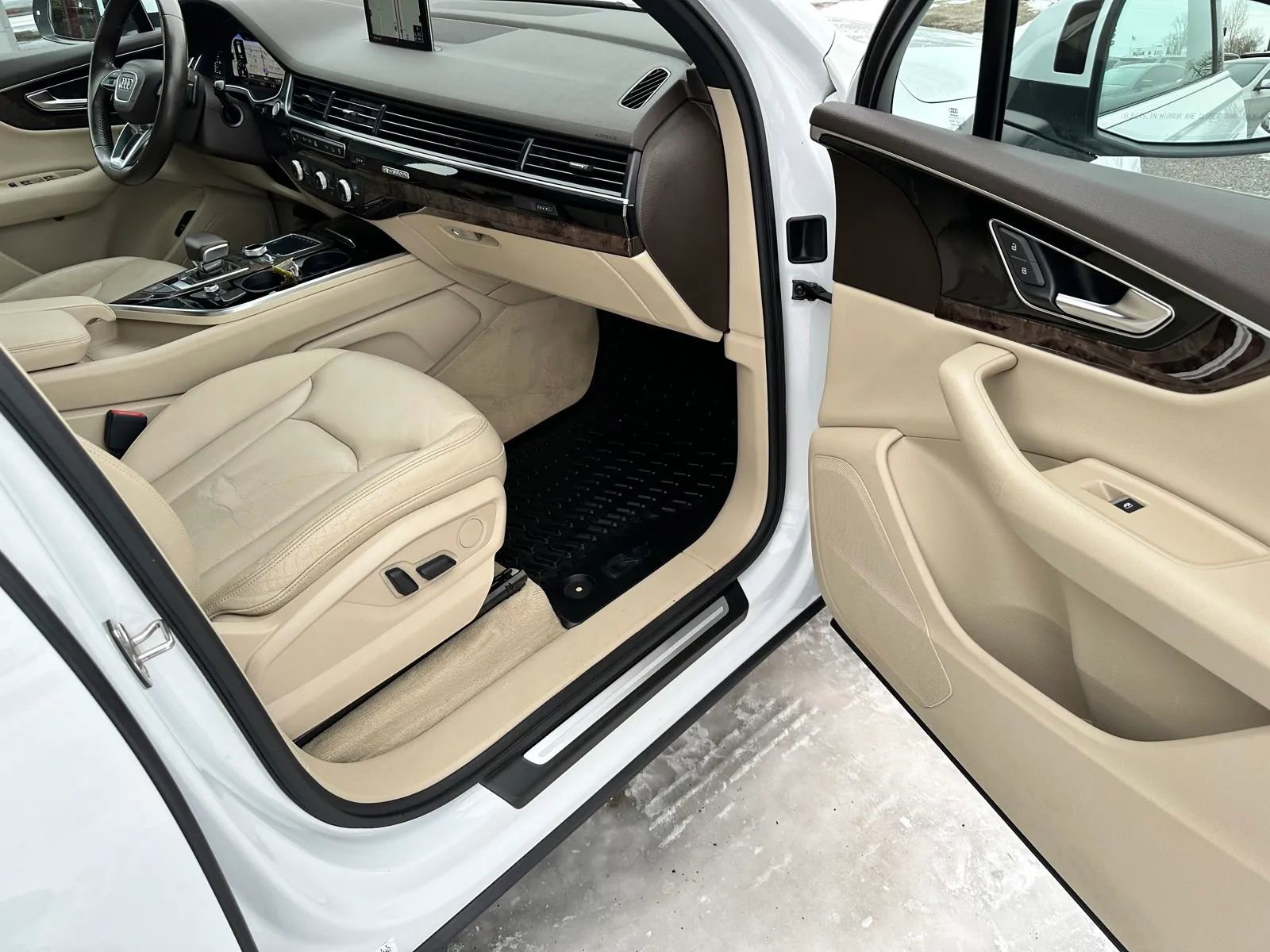 Used 2017 Audi Q7 3.0T Premium Plus image 22