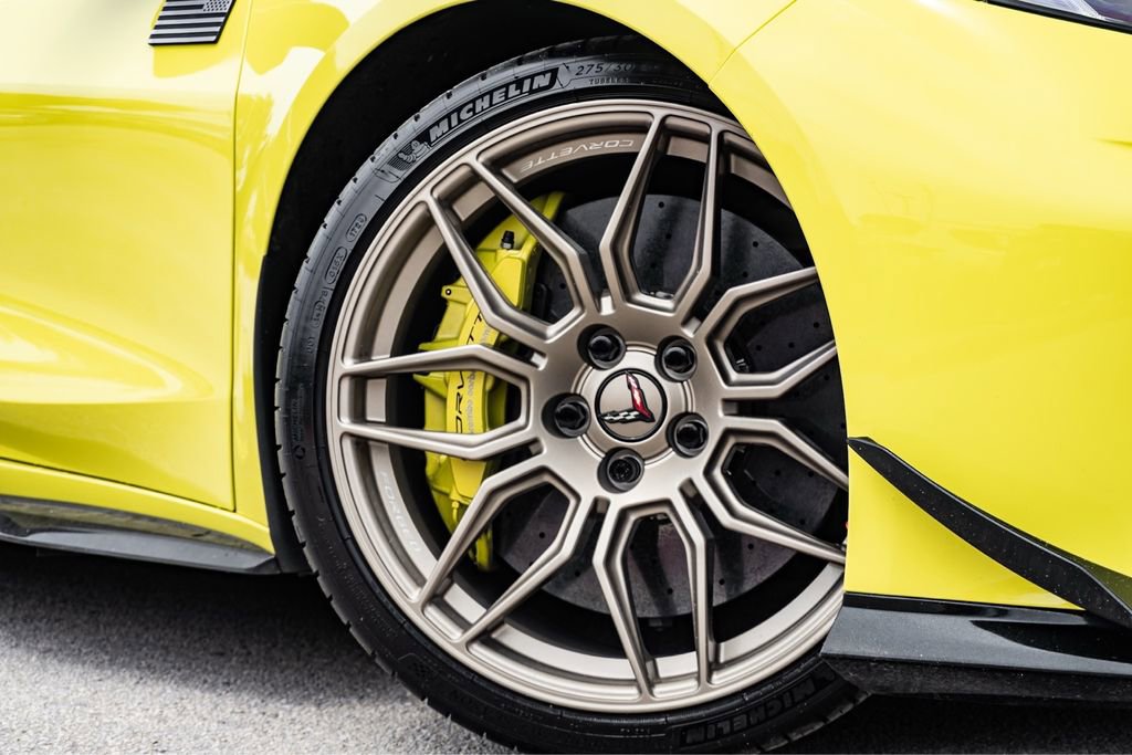 Used 2023 Chevrolet Corvette Z06 w/ Z07 Performance Package RWD image 2