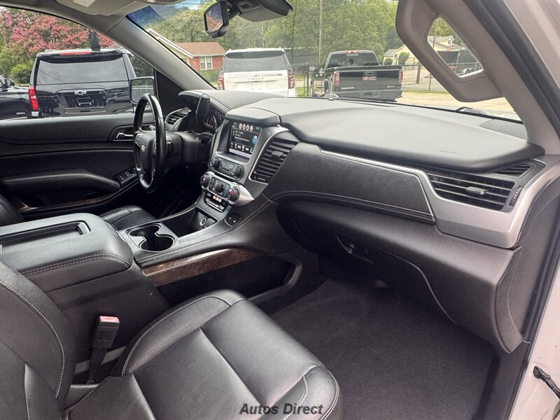 Used 2019 Chevrolet Suburban LT w/ Luxury Package RWD image 21