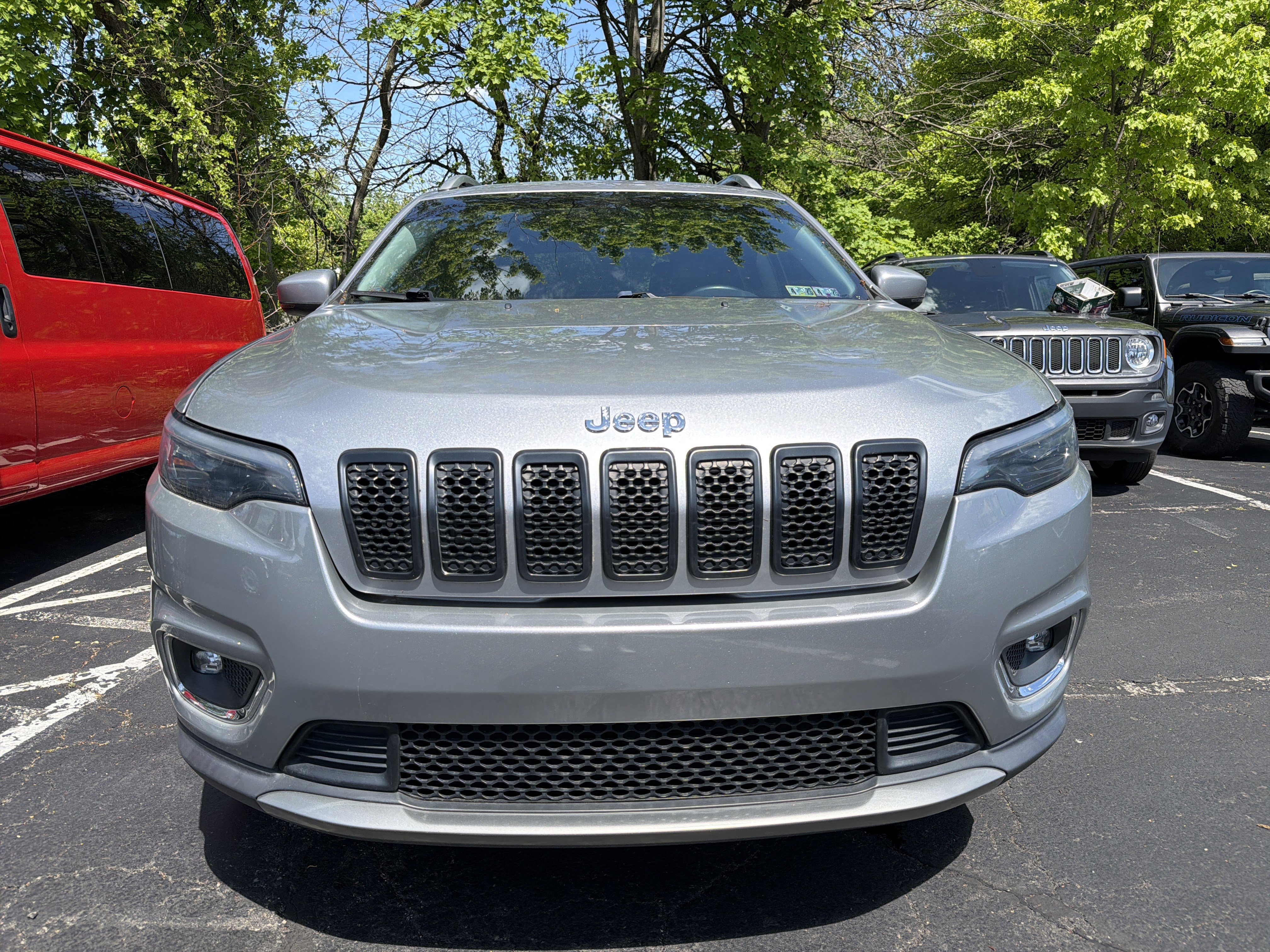 Certified 2019 Jeep Cherokee Limited w/ Luxury Group AWD/4WD image 2