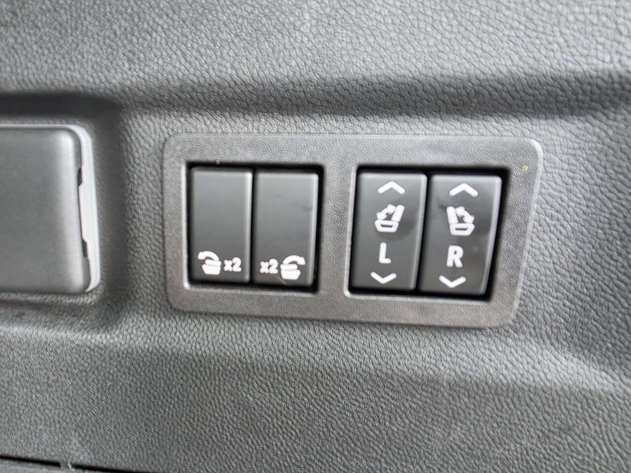 Used 2023 Chevrolet Suburban RST w/ Luxury Package AWD/4WD image 37