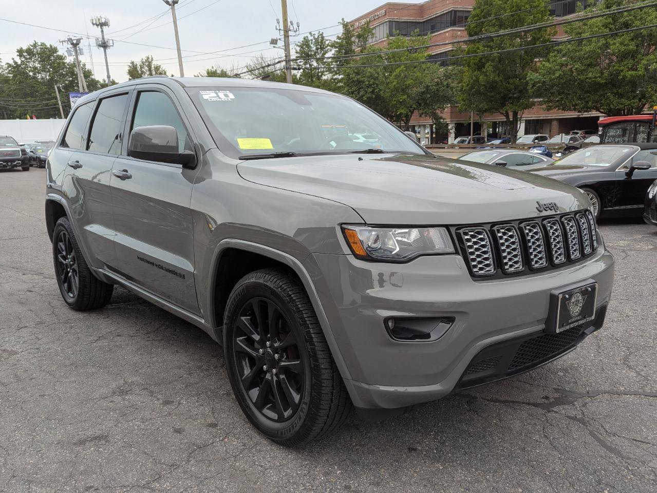 Used 2020 Jeep Grand Cherokee Altitude AWD/4WD image 5