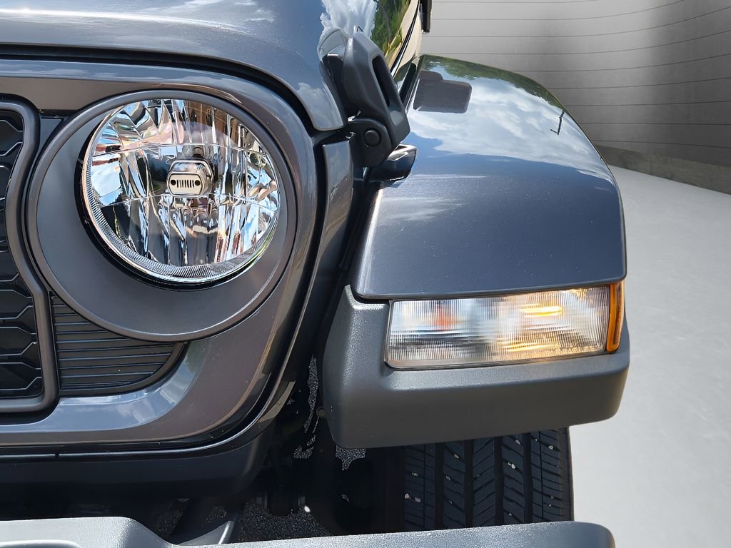 Used 2024 Jeep Gladiator Sport image 32