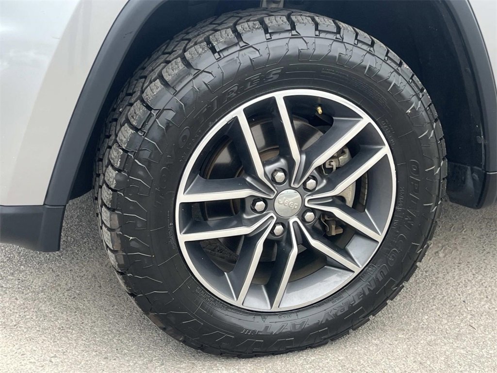 Used 2017 Jeep Grand Cherokee Limited image 9