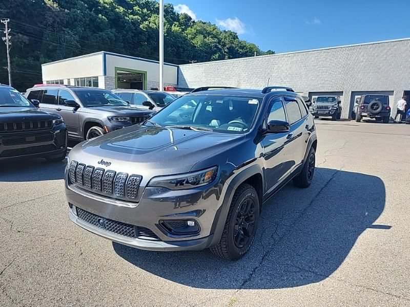 Used 2022 Jeep Cherokee Latitude w/ Sun & Sound Group AWD/4WD image 3
