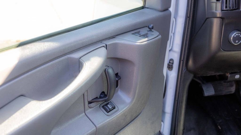 Used 2015 GMC Savana 3500 LS w/ Chrome Appearance Package image 35