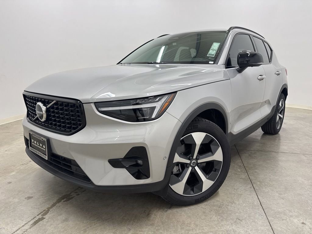 New 2025 Volvo XC40 B5 Plus w/ Protection Package Premier
