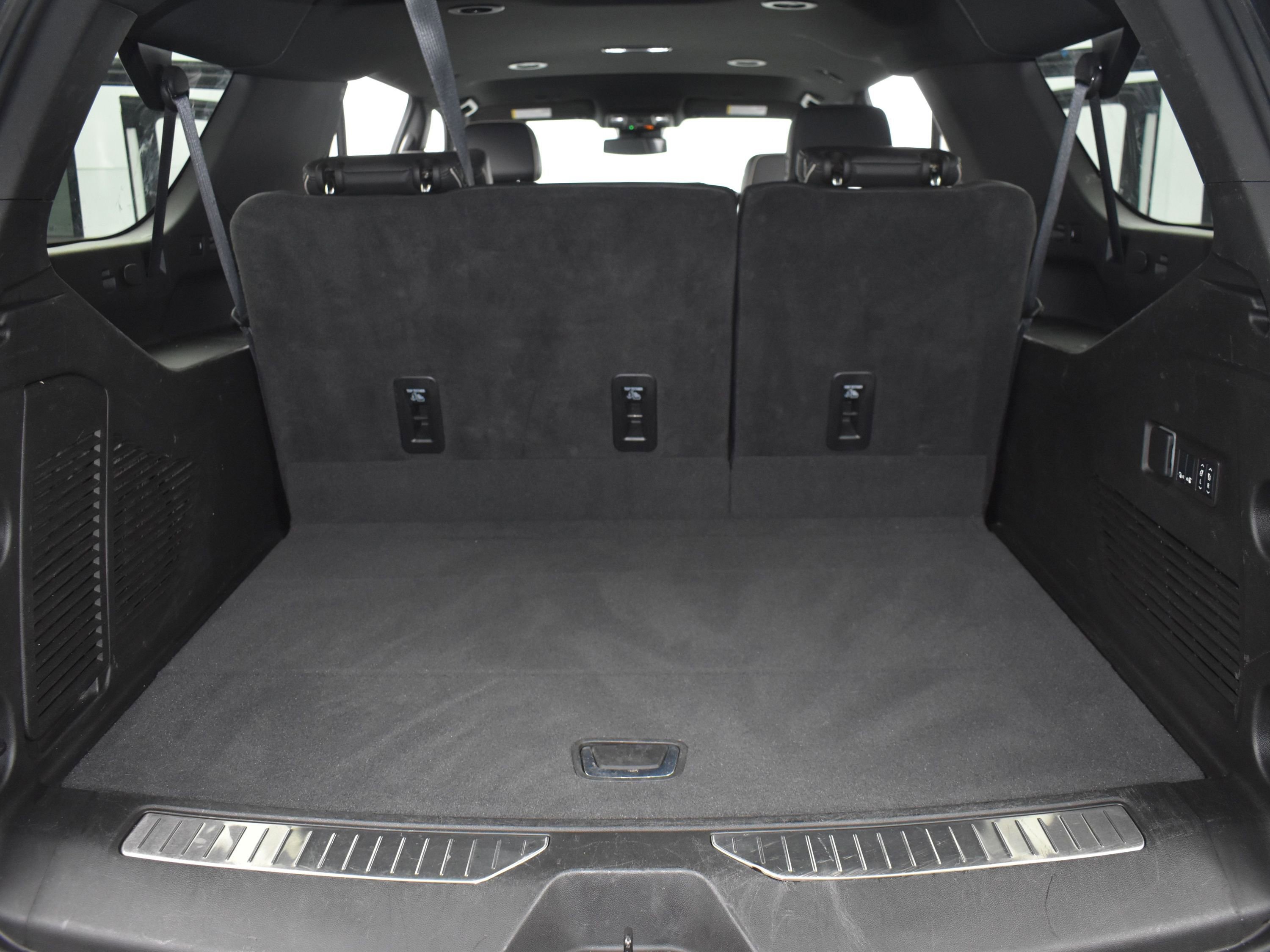 Used 2024 Chevrolet Suburban Premier AWD/4WD image 21
