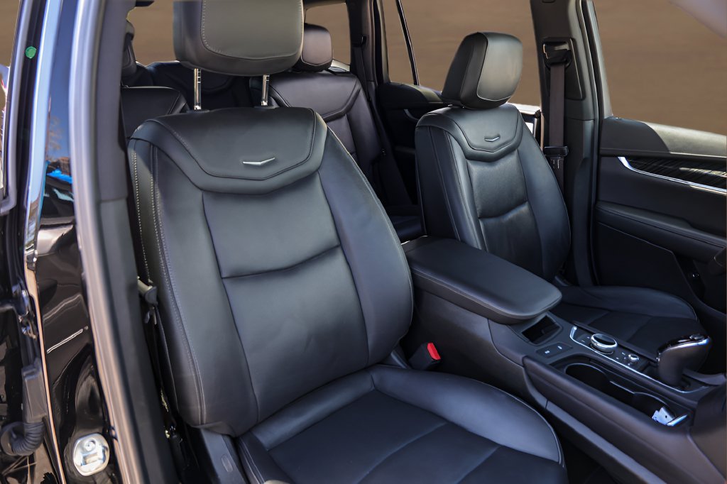 Certified 2025 Cadillac XT6 Premium Luxury FWD image 33