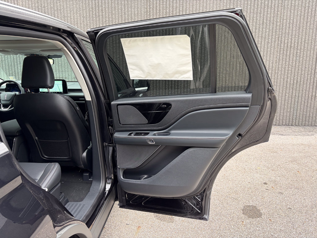 New 2026 Lincoln Aviator AWD image 31