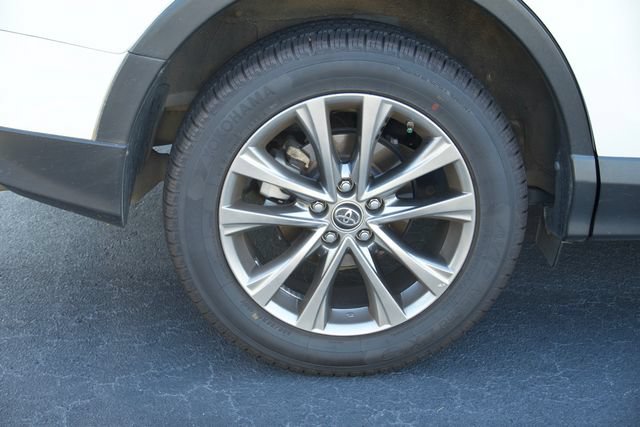 Used 2018 Toyota RAV4 Limited FWD image 8