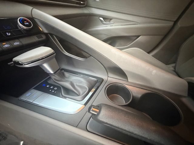 Used 2023 Hyundai Elantra SEL w/ Preferred Accessory Package FWD image 22