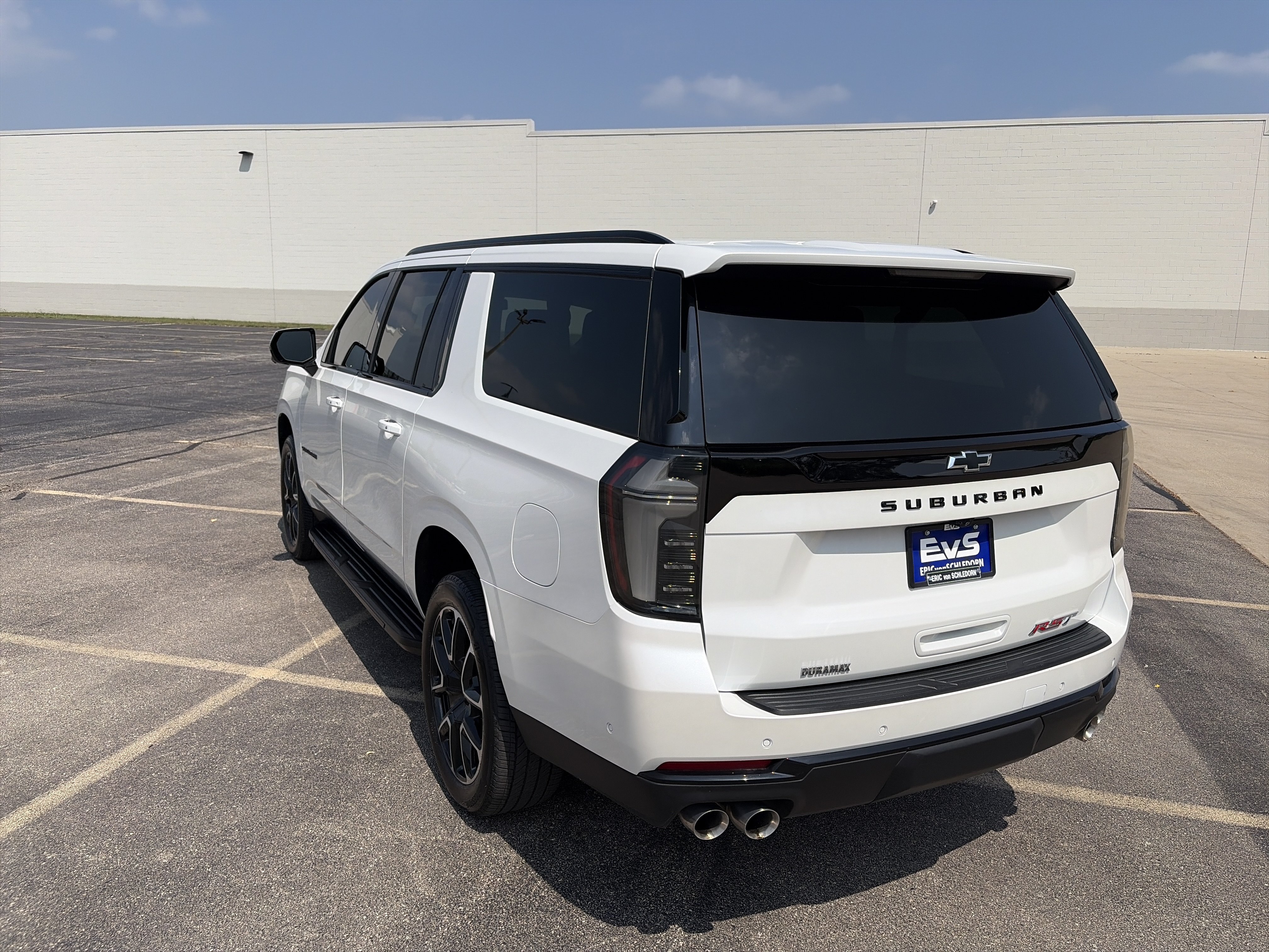 Used 2025 Chevrolet Suburban RST w/ Comfort Package AWD/4WD image 4