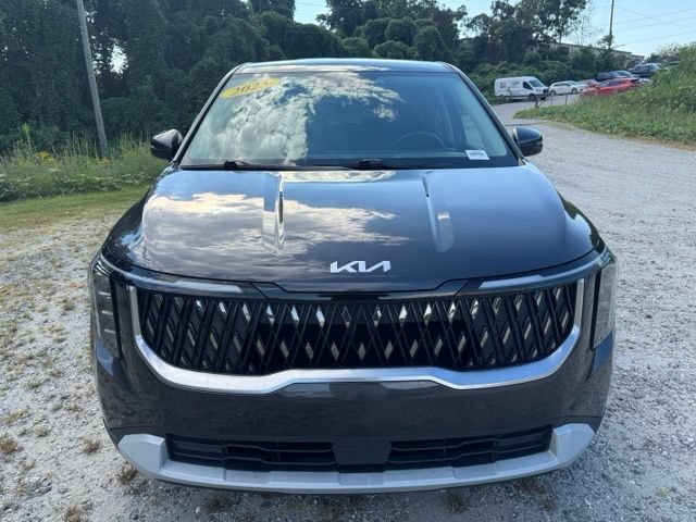 Used 2025 Kia Carnival FWD image 2