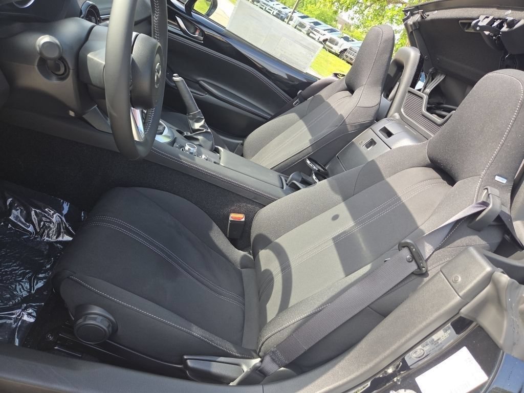 New 2026 MAZDA MX-5 Miata Club w/ Weather Package RWD image 17