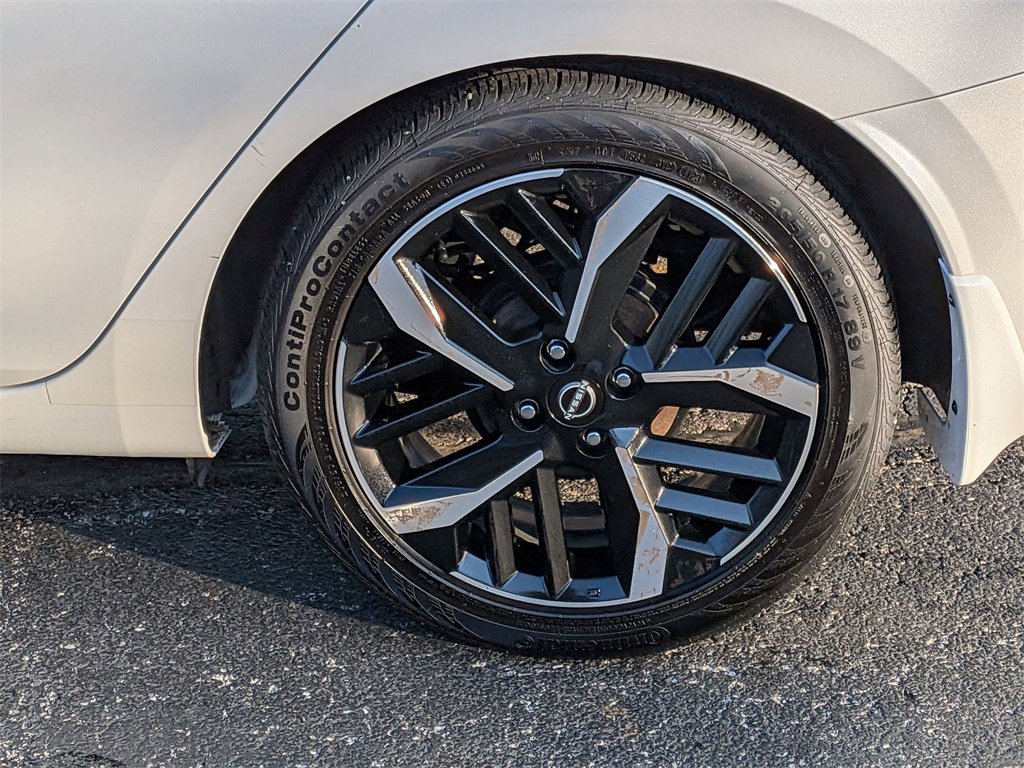 Used 2024 Nissan Versa SR w/ Trunk Package image 23