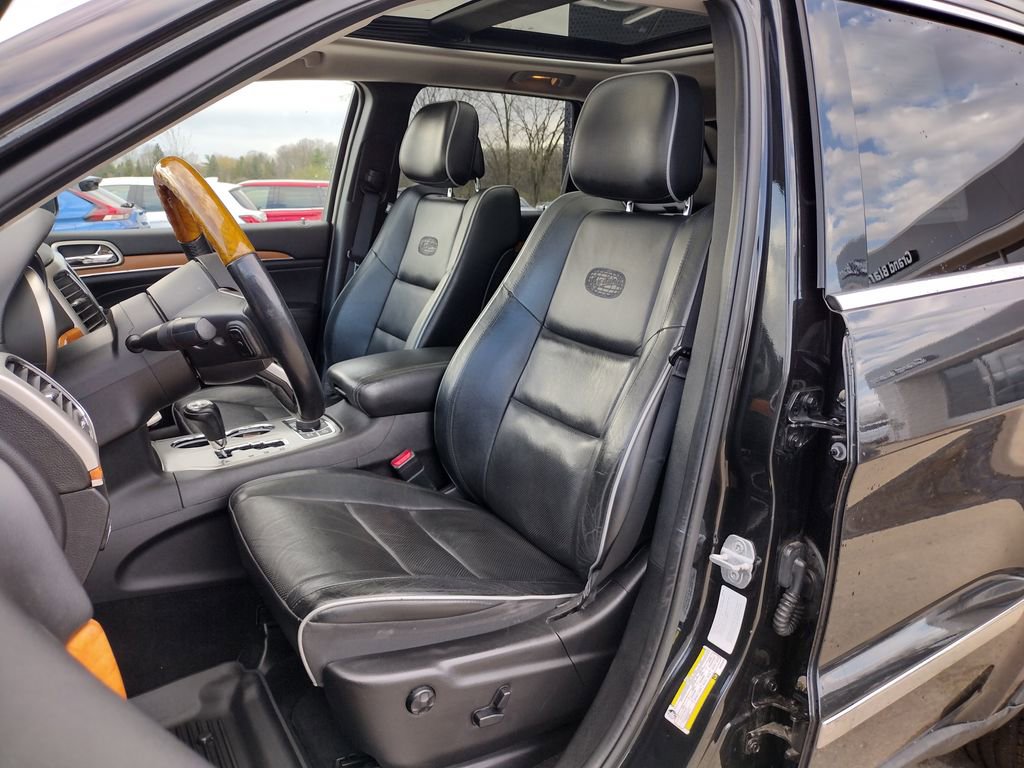 Used 2013 Jeep Grand Cherokee Overland w/ Advance Technology Group image 11