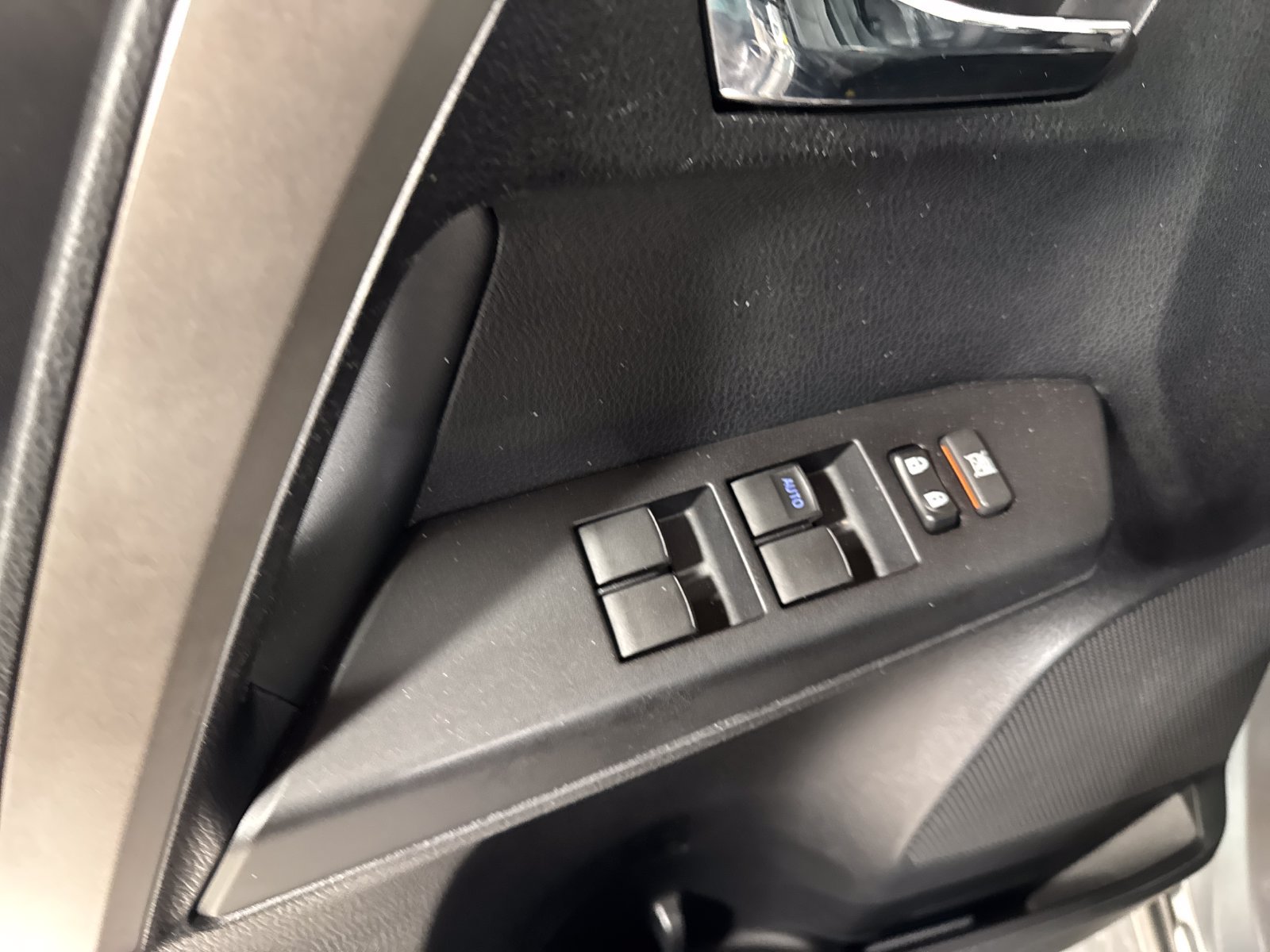 Used 2017 Toyota RAV4 XLE AWD/4WD image 16
