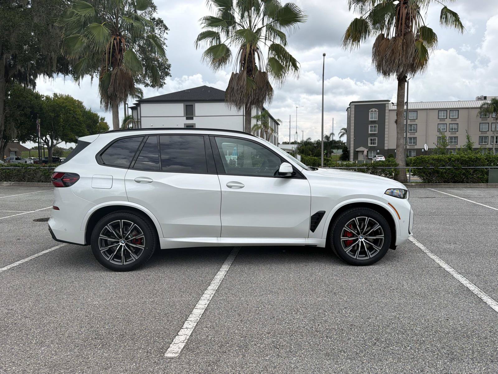 New 2026 BMW X5 sDrive40i w/ M Sport Package RWD image 3
