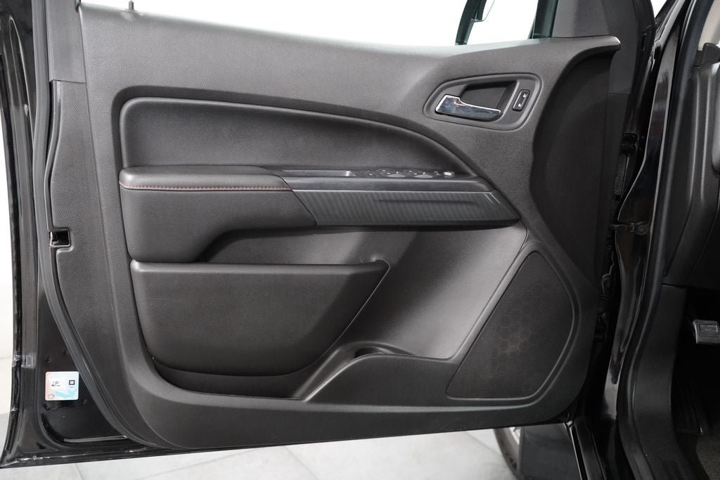 Used 2015 GMC Canyon SLE w/ All-Terrain Package AWD/4WD image 26