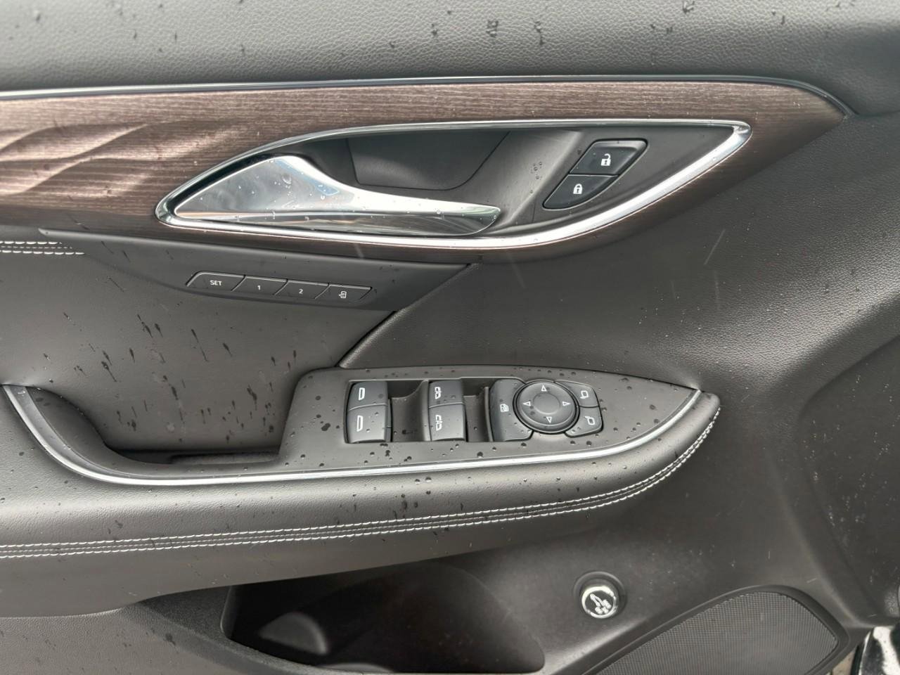 Used 2023 Buick Envision Avenir image 11