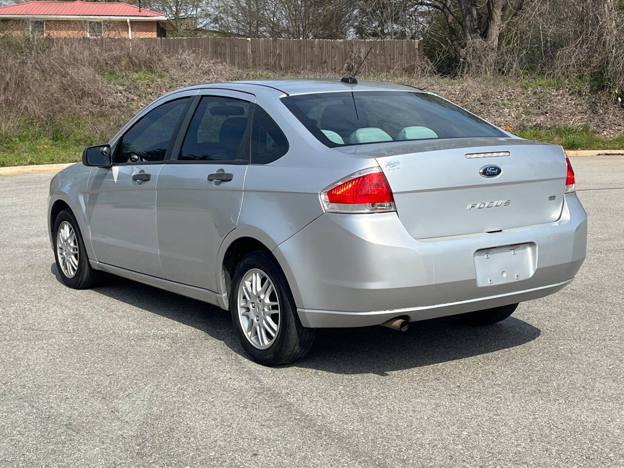 Used 2010 Ford Focus SE FWD image 19