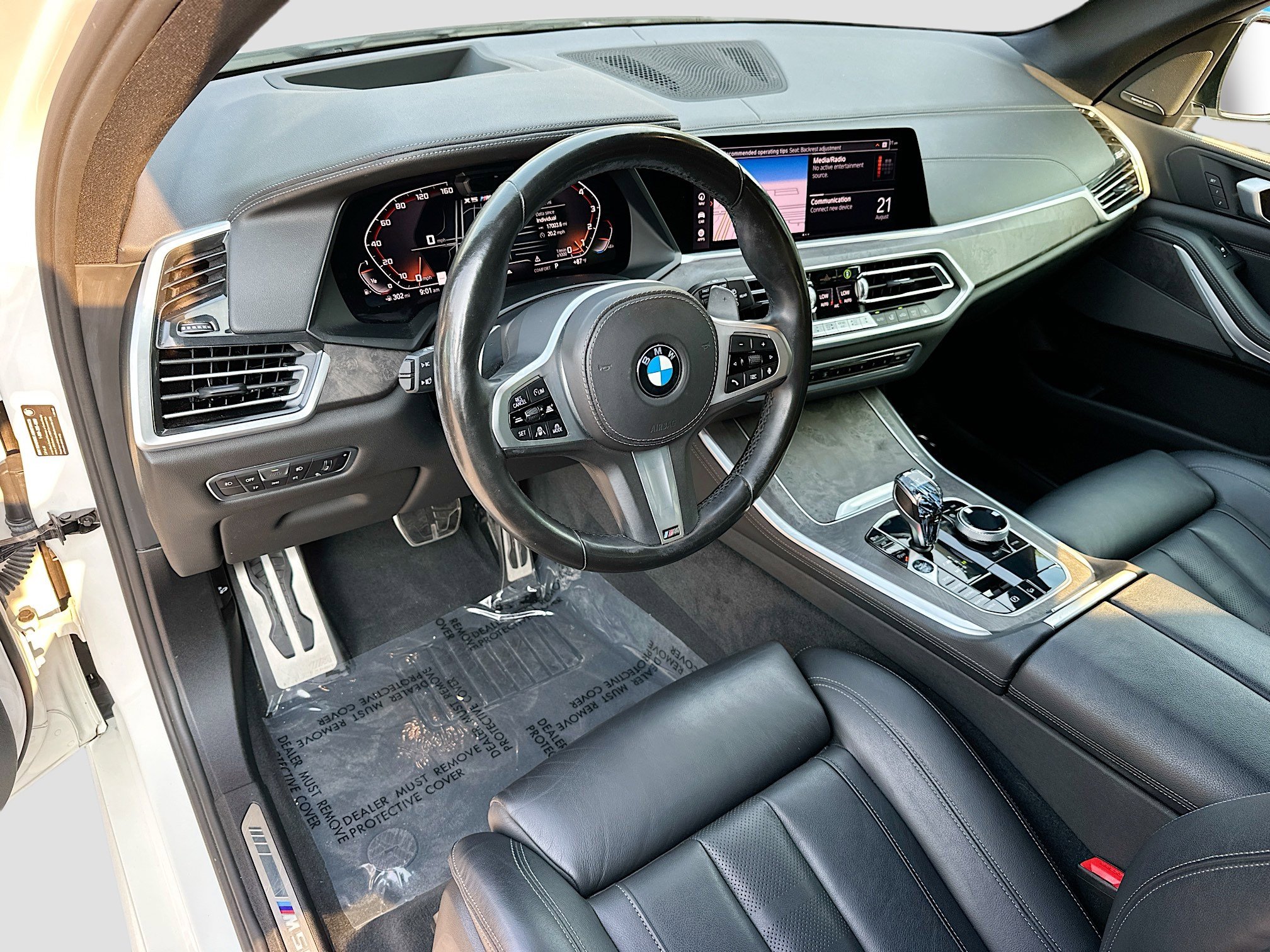 Used 2020 BMW X5 M50i w/ Executive Package image 9
