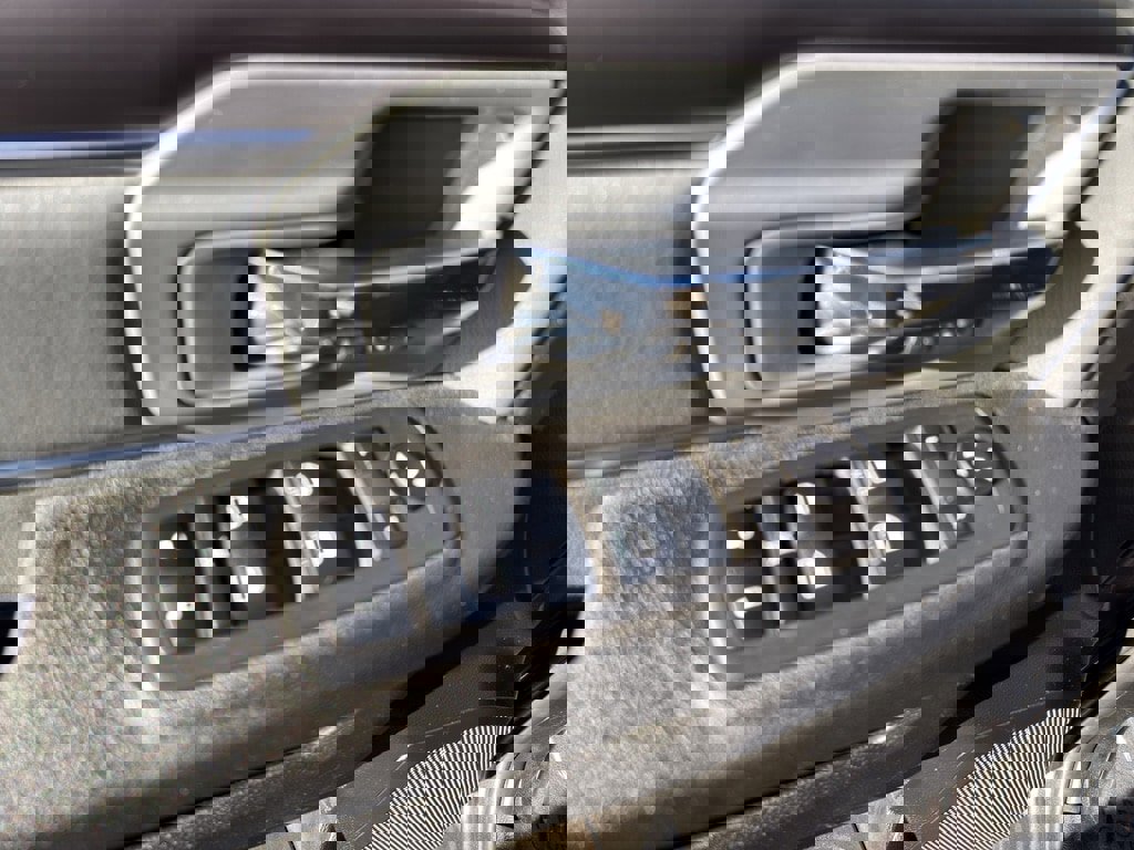 Used 2021 RAM 1500 Classic SLT image 12