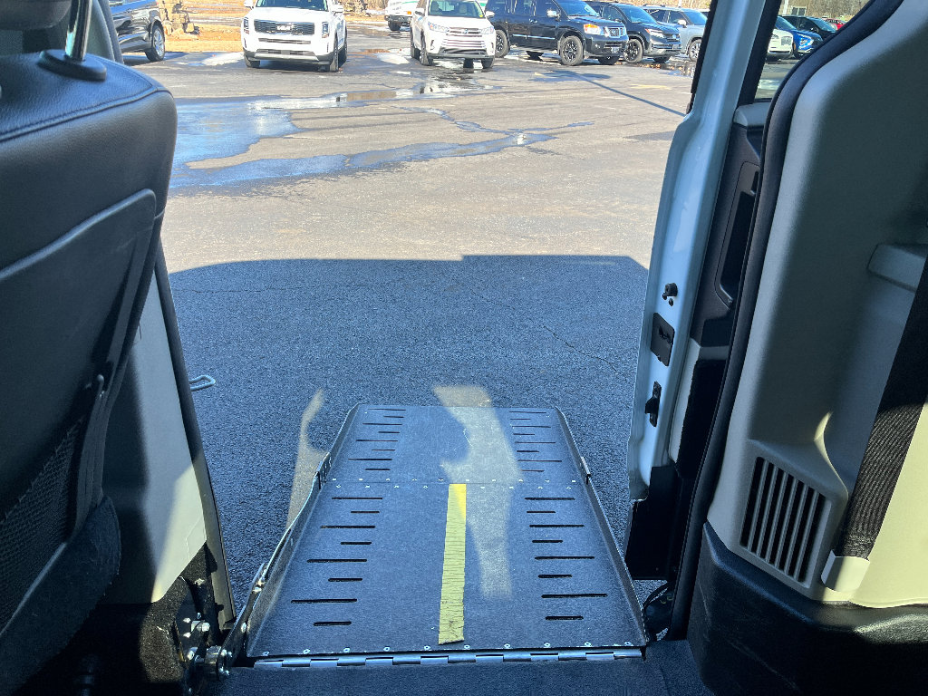 Used 2018 Dodge Grand Caravan SXT image 29