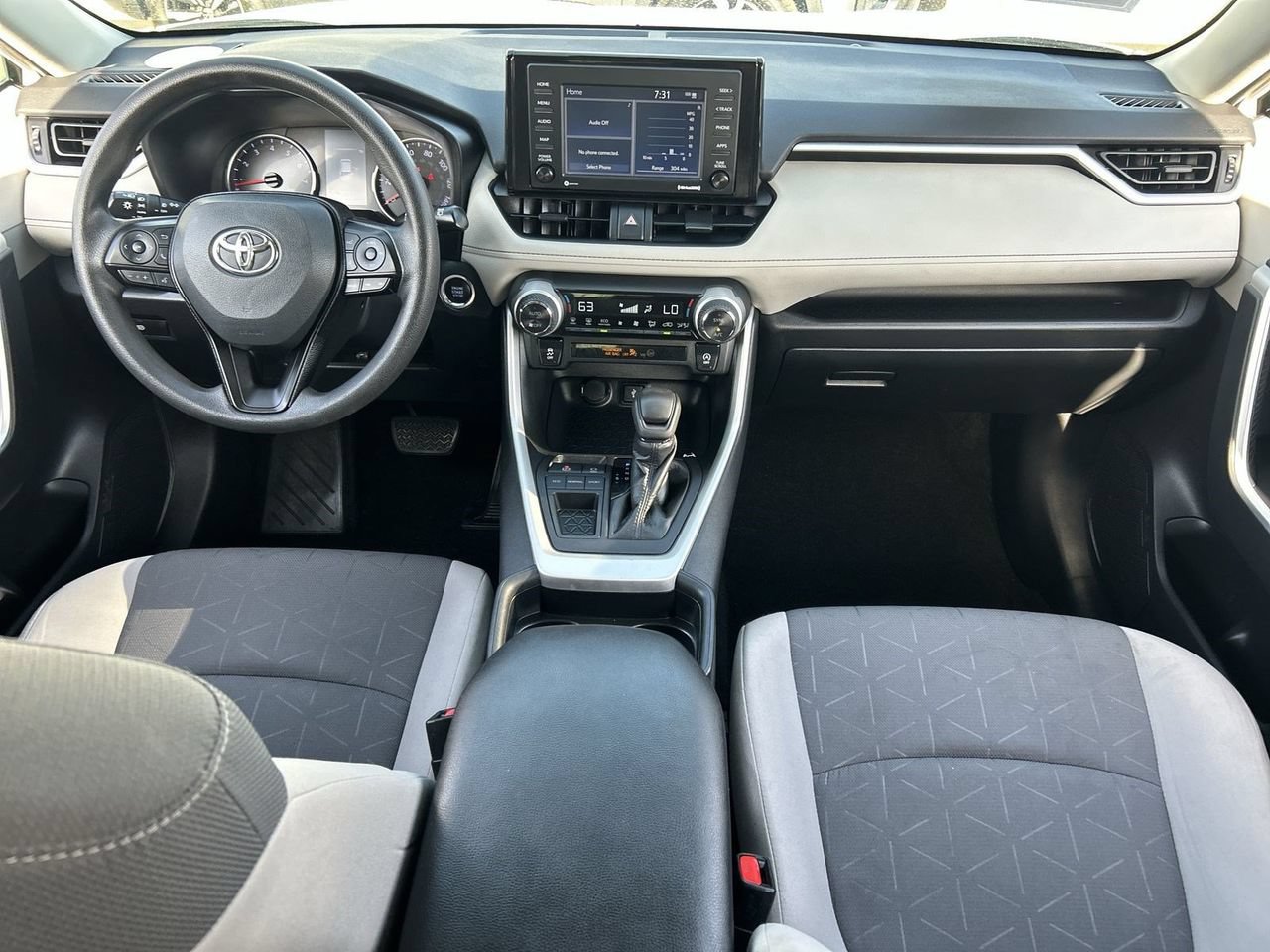 Used 2021 Toyota RAV4 XLE w/ Carpet Mat Package (TMS) FWD image 12