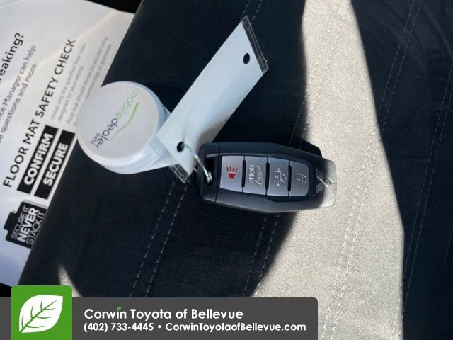 Used 2025 Mitsubishi Outlander SE image 28