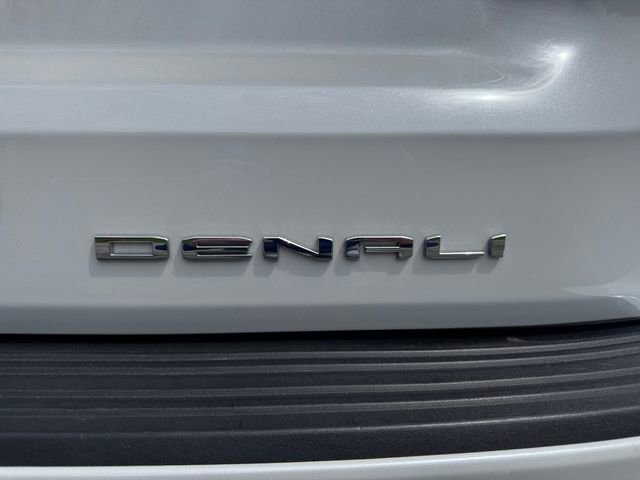 Used 2023 GMC Yukon XL Denali image 9