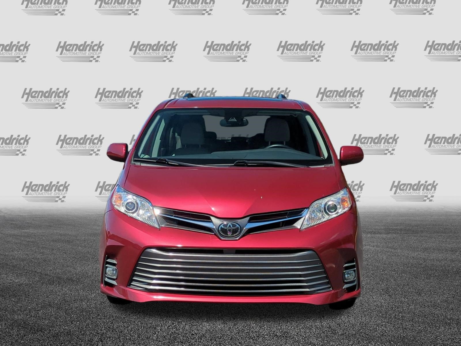 Used 2020 Toyota Sienna XLE FWD image 3