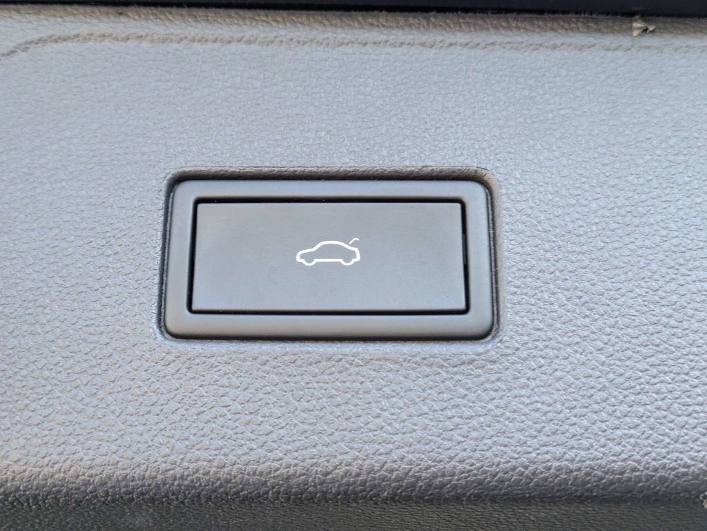 Used 2023 Volkswagen Atlas SE image 15