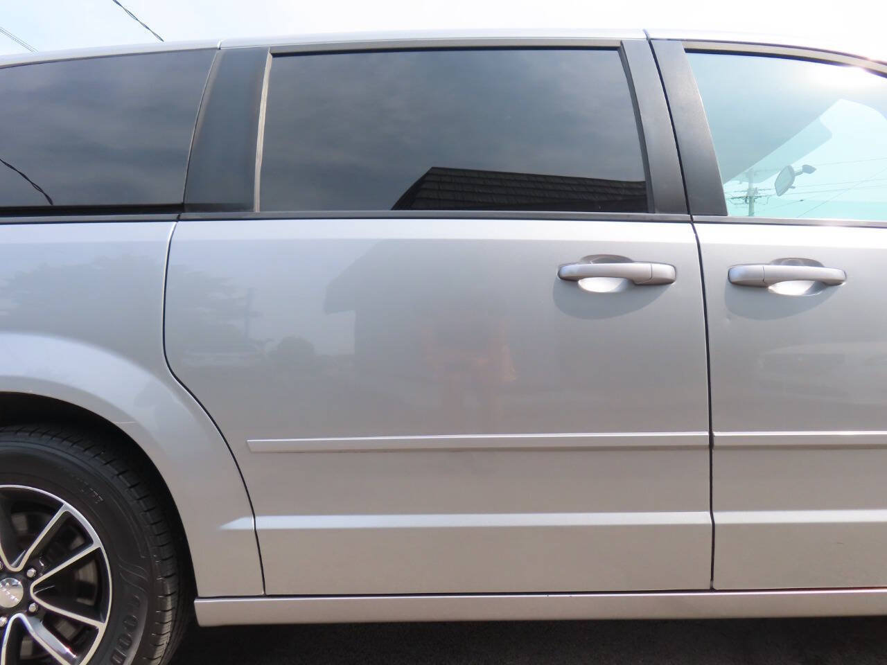 Used 2016 Dodge Grand Caravan R/T FWD image 23