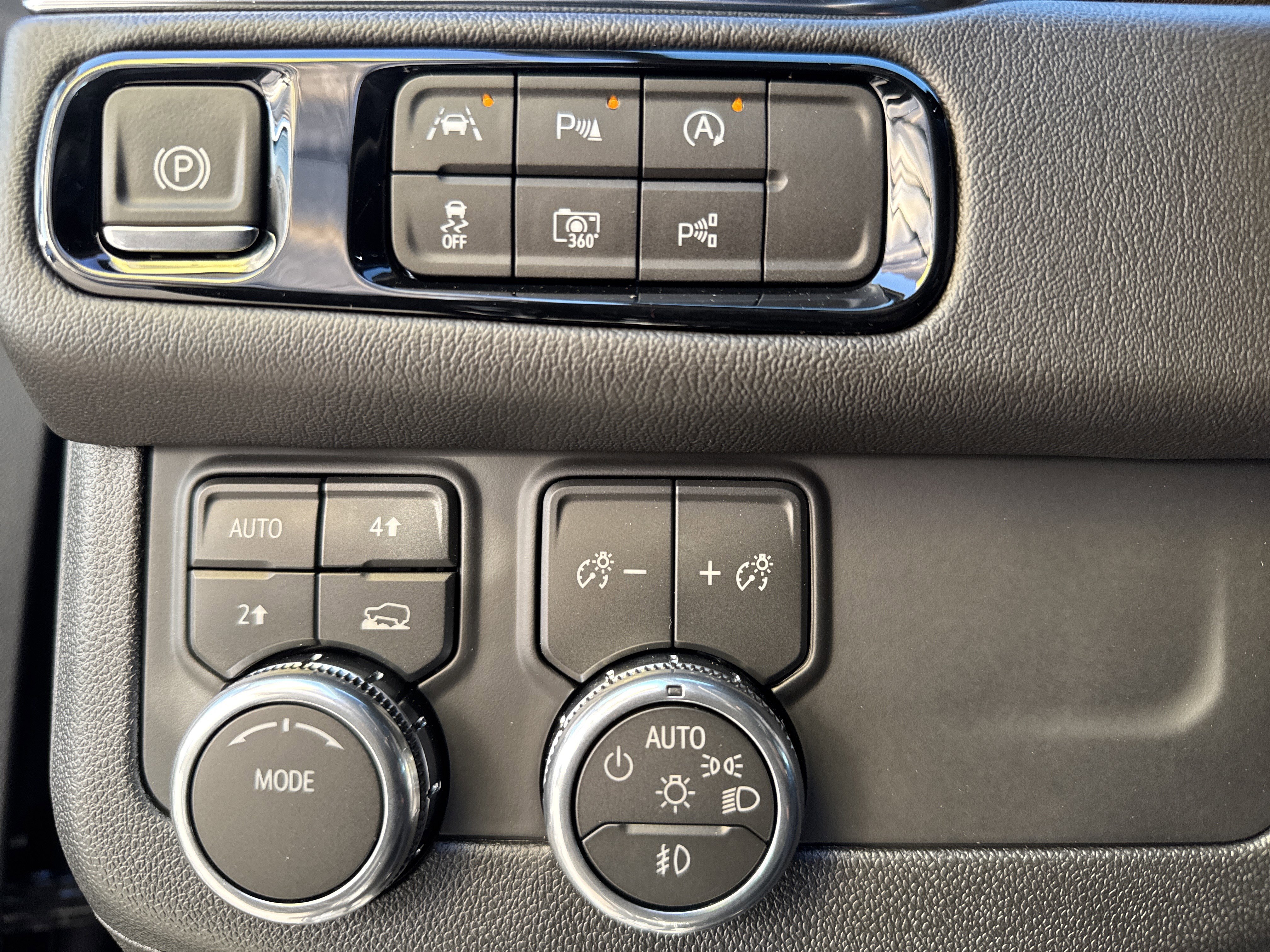 New 2026 GMC Yukon Denali w/ Sun & Power Step Package image 18