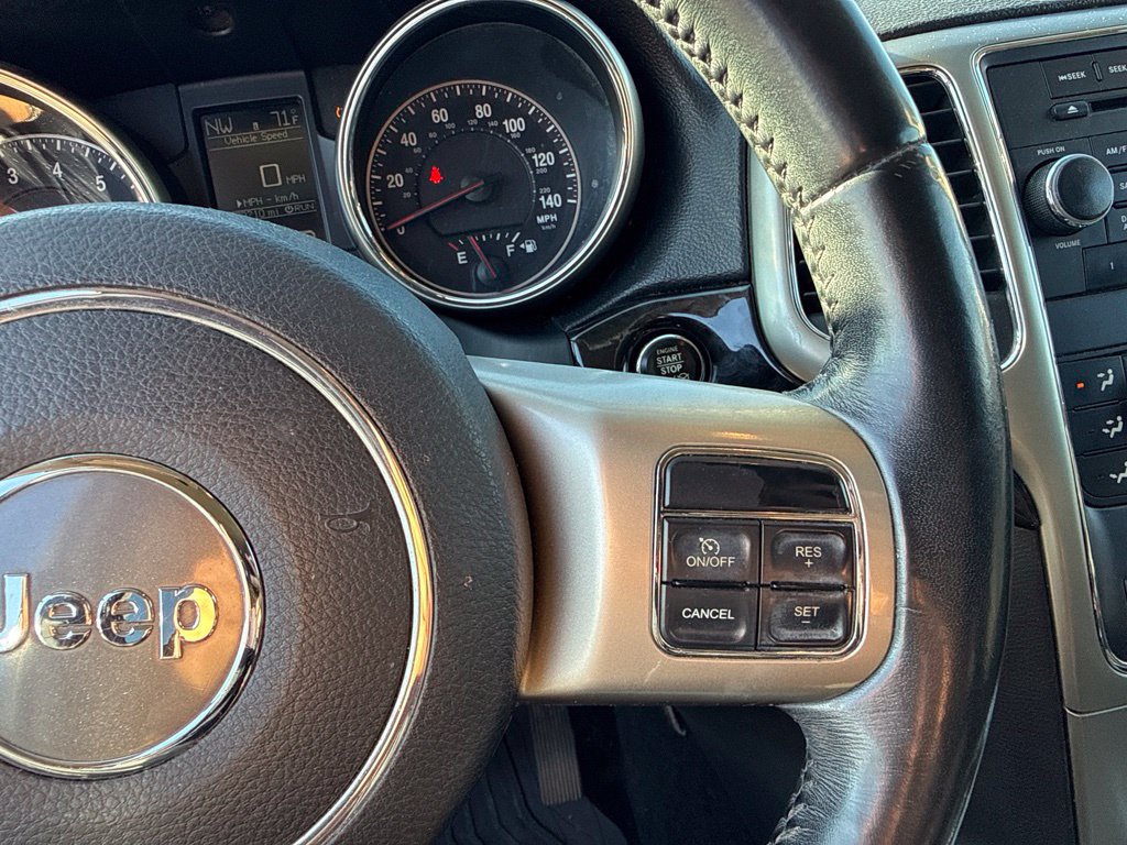 Used 2012 Jeep Grand Cherokee Laredo w/ Laredo E Group AWD/4WD image 12
