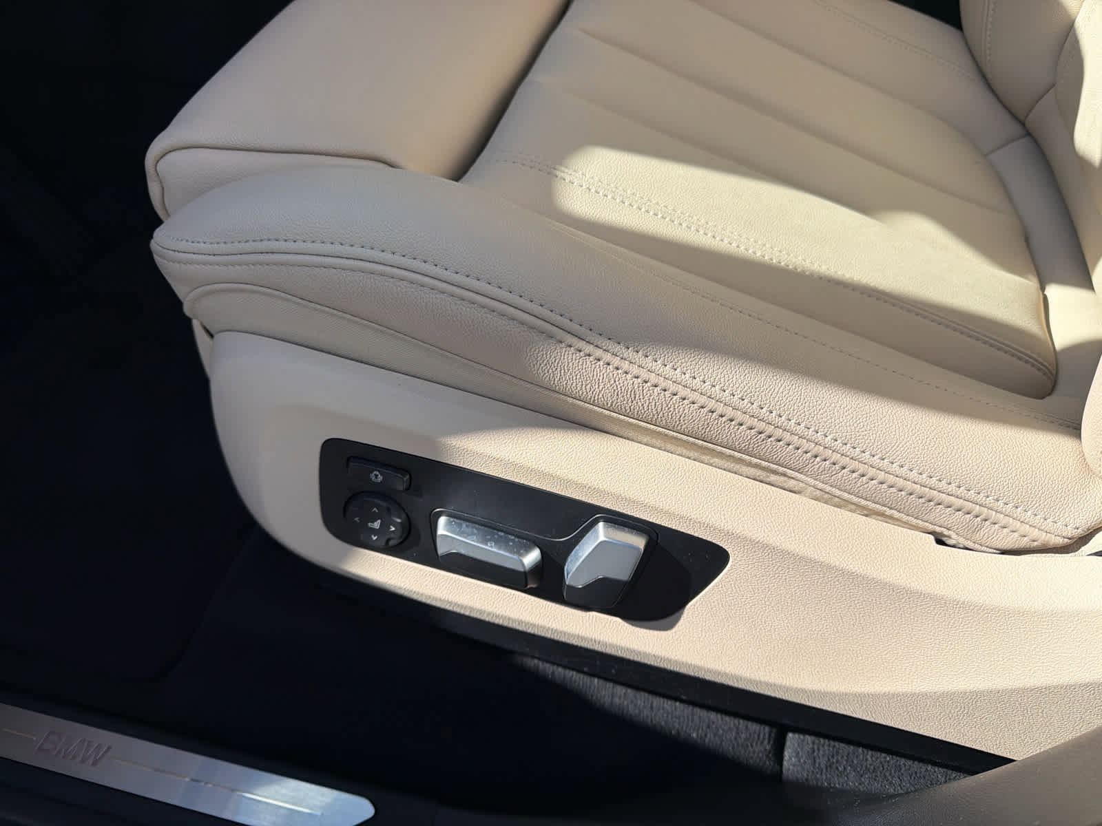 Used 2022 BMW X5 xDrive45e w/ Premium Package image 22