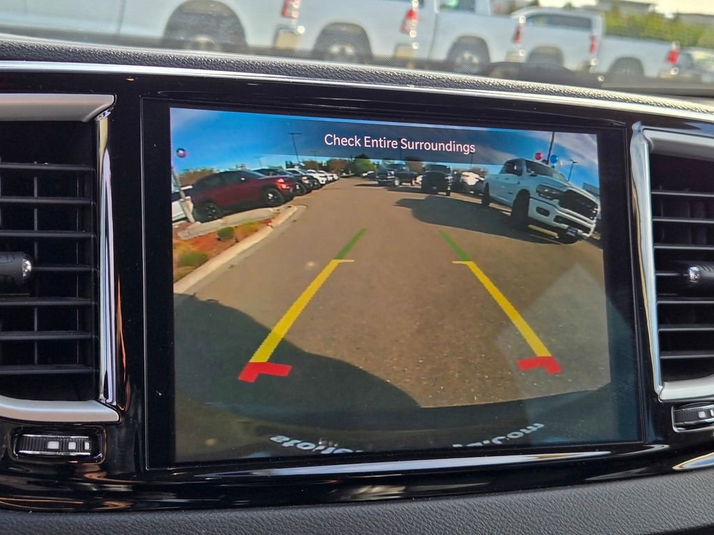 Used 2022 Chrysler Pacifica Touring-L image 16