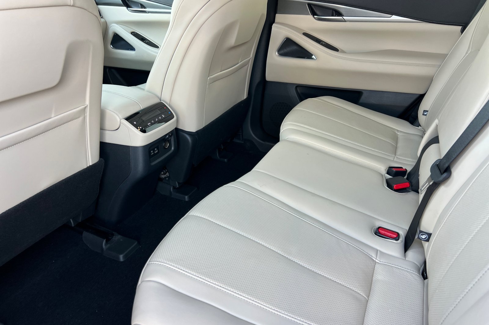 Used 2022 INFINITI QX60 Luxe w/ Performance Audio Package AWD/4WD image 12
