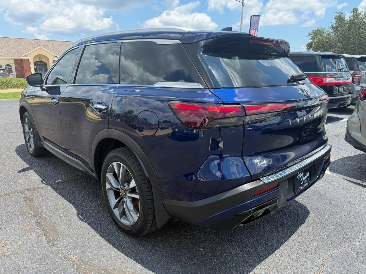 Used 2023 INFINITI QX60 Luxe w/ Cargo Package FWD image 7