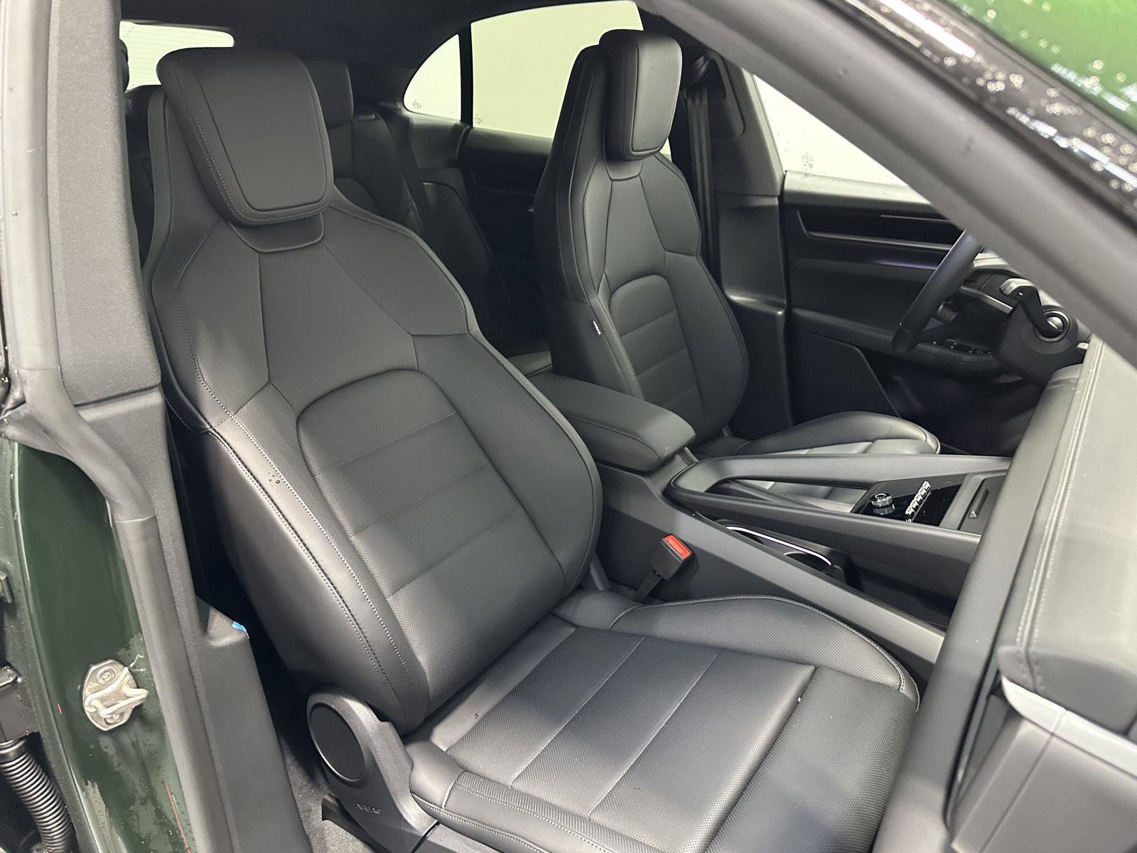 New 2025 Porsche Macan 4S Electric AWD/4WD image 45