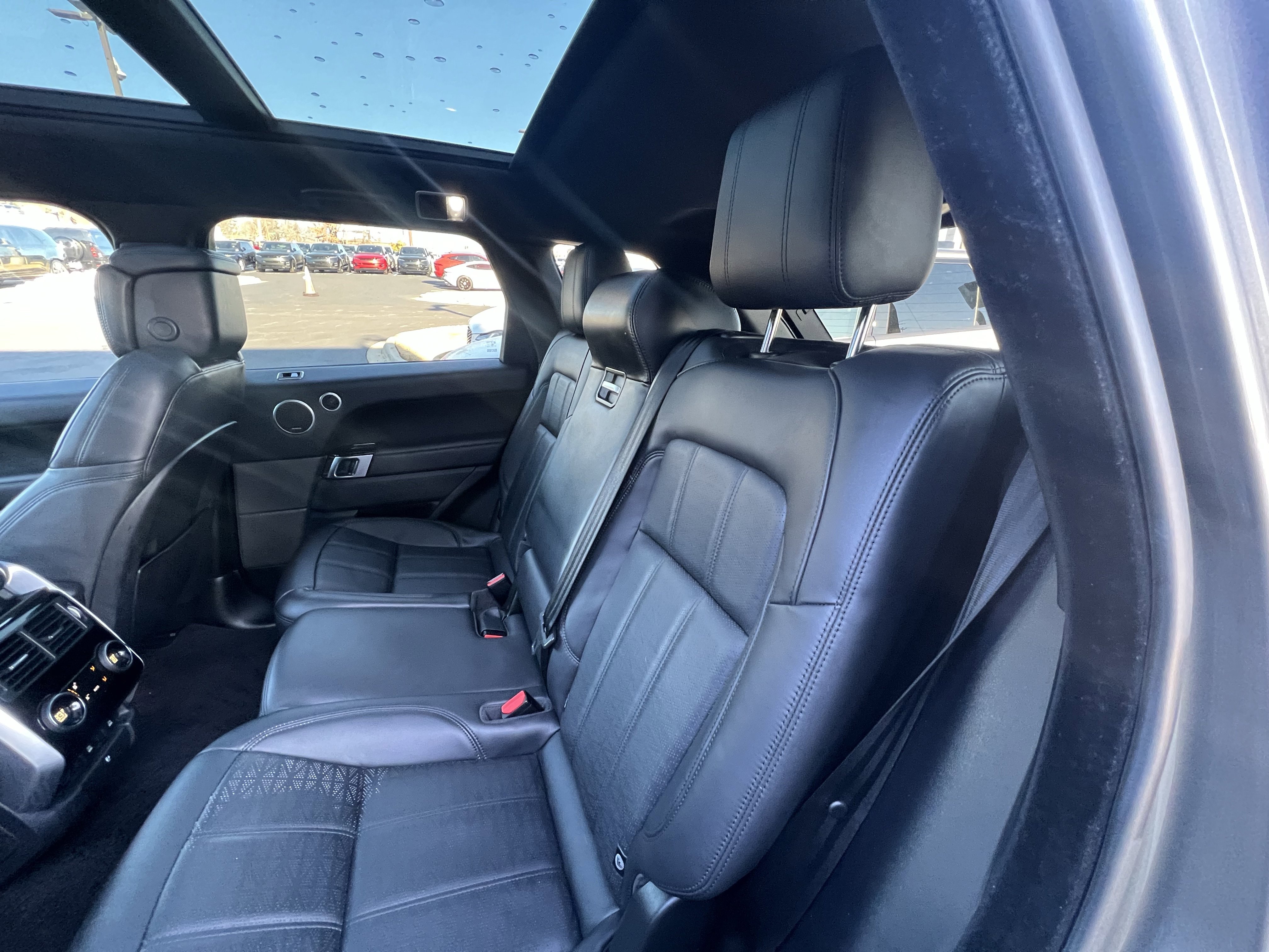 Used 2019 Land Rover Range Rover Sport HSE Dynamic image 32