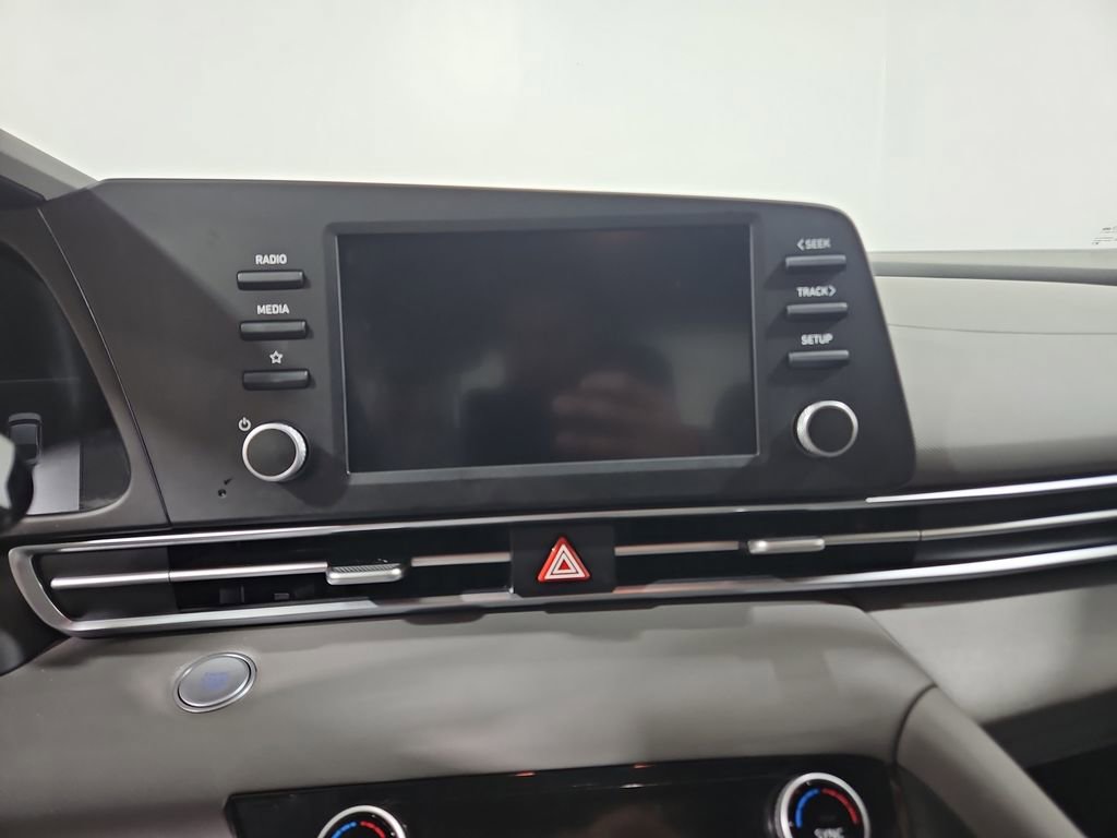 Certified 2022 Hyundai Elantra SEL FWD image 19