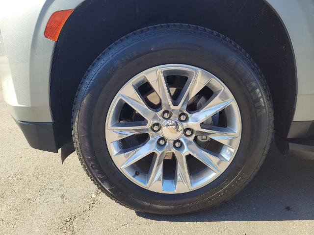 Used 2024 Chevrolet Suburban Premier image 32