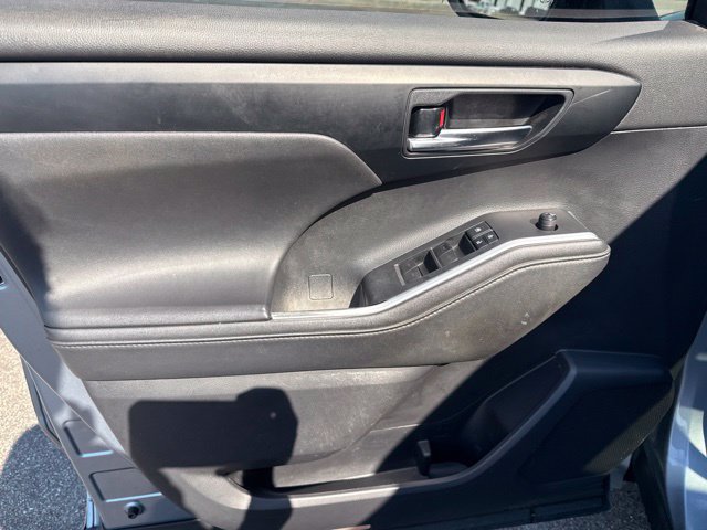 Used 2020 Toyota Highlander XLE AWD/4WD image 27