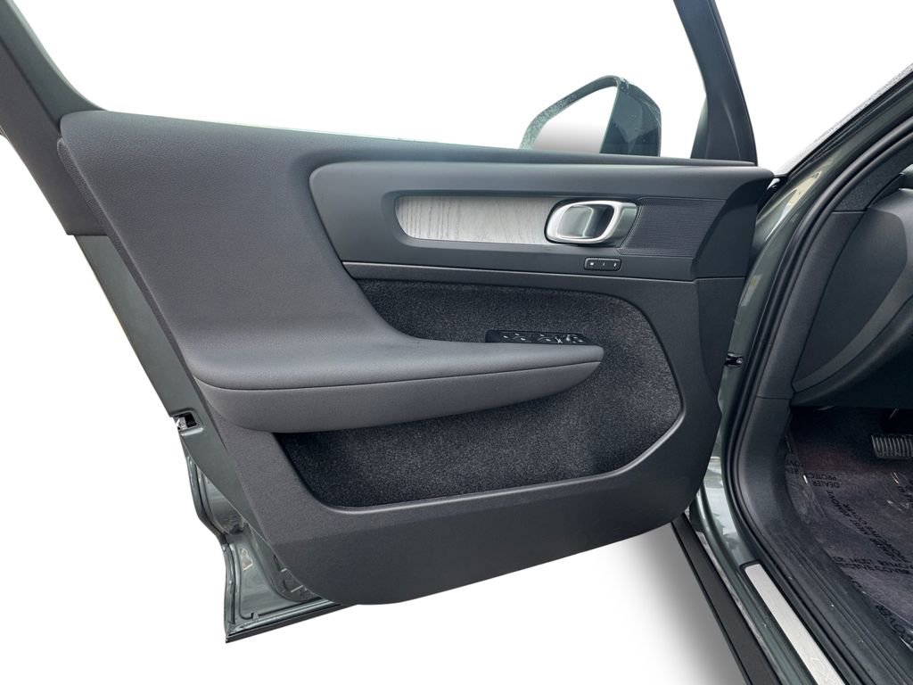 Used 2026 Volvo EX40 Plus w/ Climate Package image 9