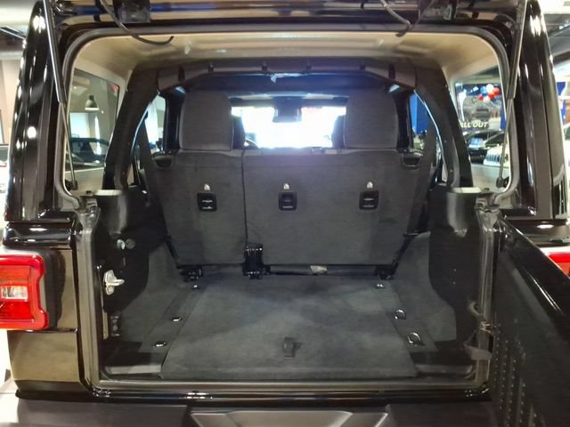 Used 2026 Jeep Wrangler Unlimited Sahara AWD/4WD image 20