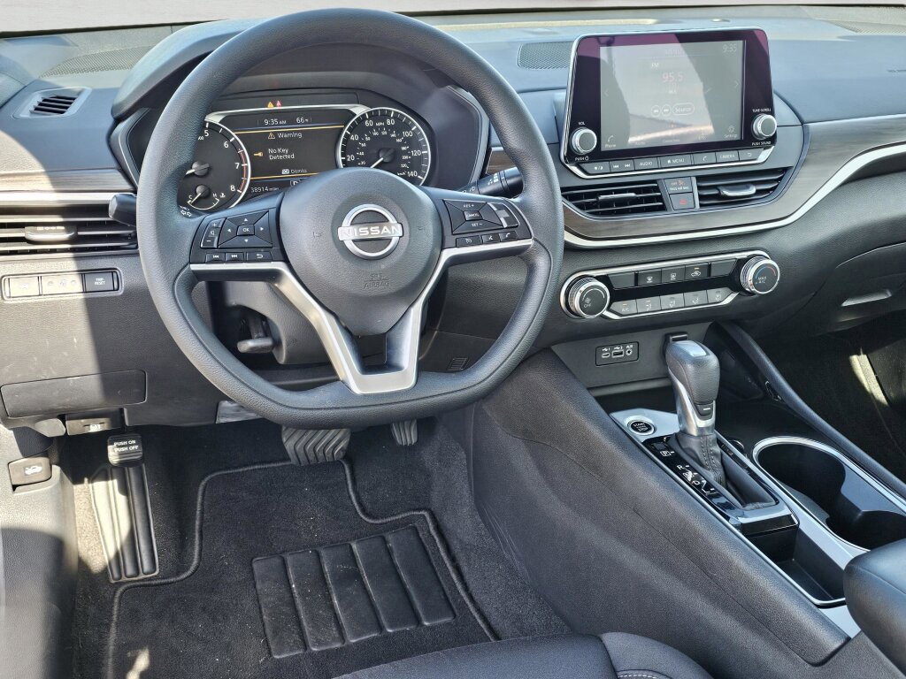 Used 2024 Nissan Altima 2.5 SV image 32